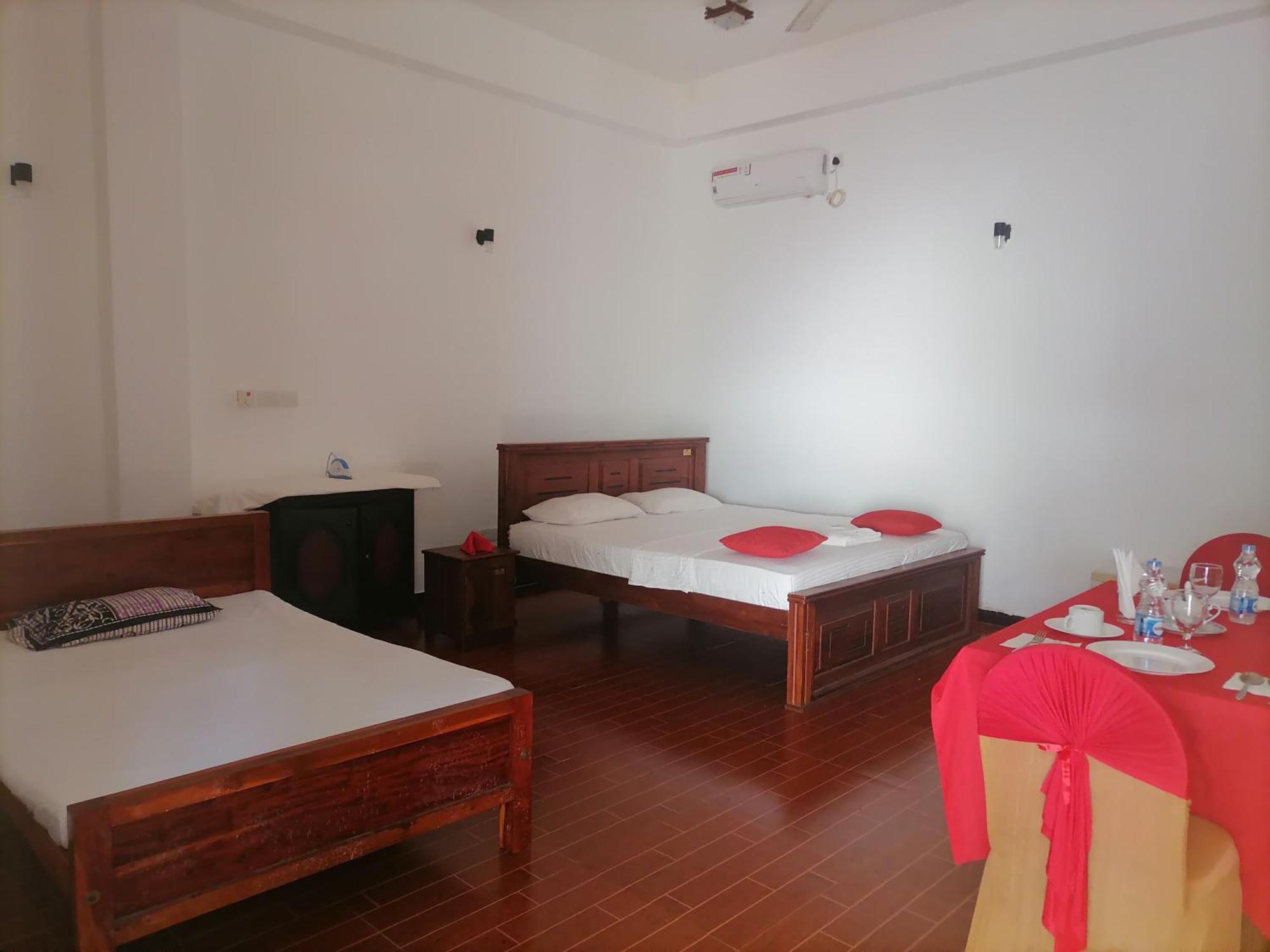 Avanya Hotel And Reception Hall Angunakolapelessa Esterno foto