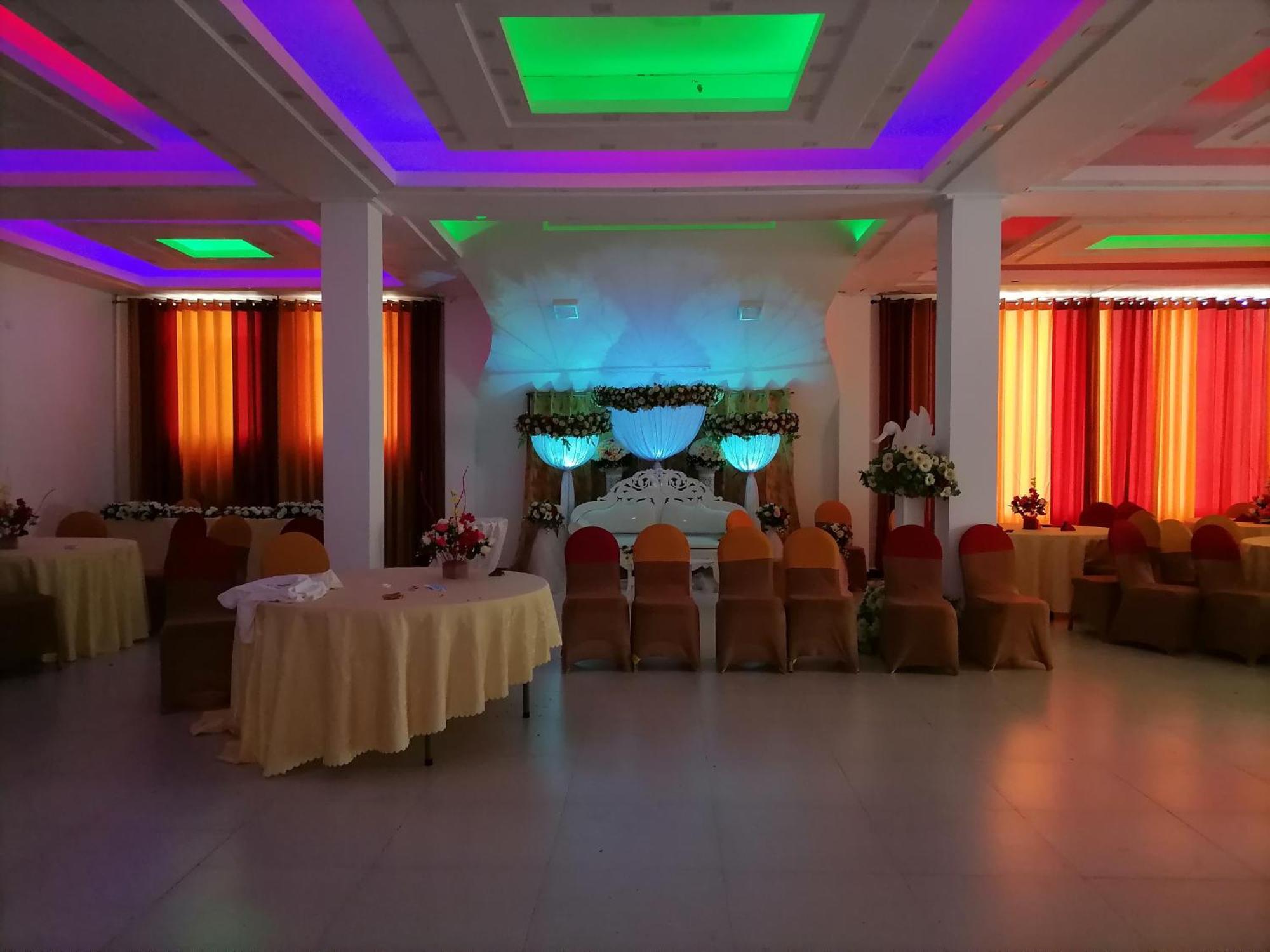 Avanya Hotel And Reception Hall Angunakolapelessa Esterno foto