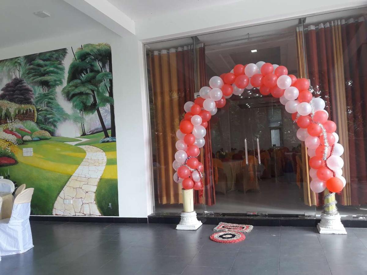 Avanya Hotel And Reception Hall Angunakolapelessa Esterno foto