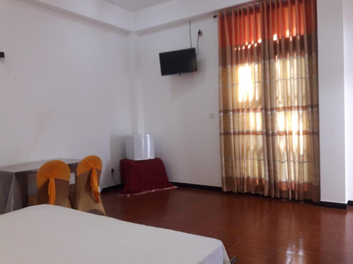 Avanya Hotel And Reception Hall Angunakolapelessa Esterno foto