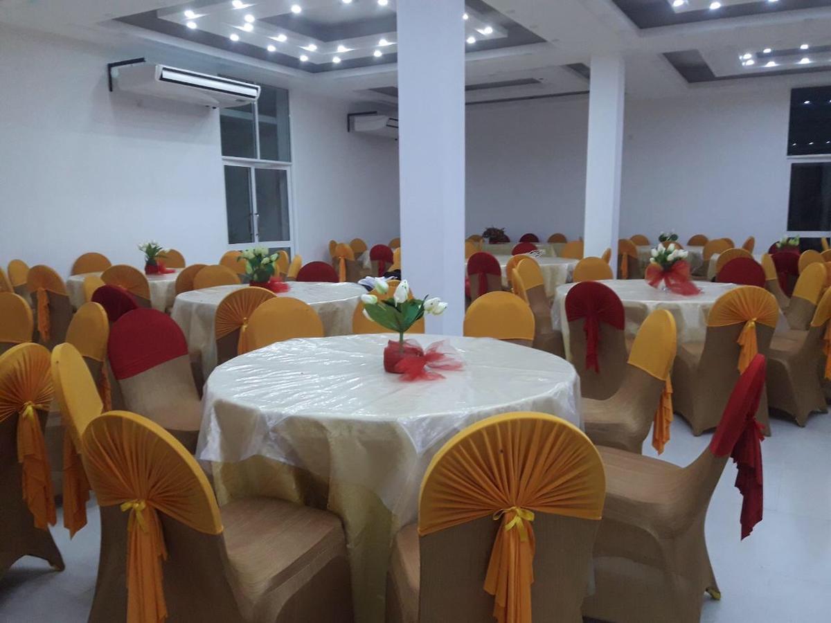 Avanya Hotel And Reception Hall Angunakolapelessa Esterno foto